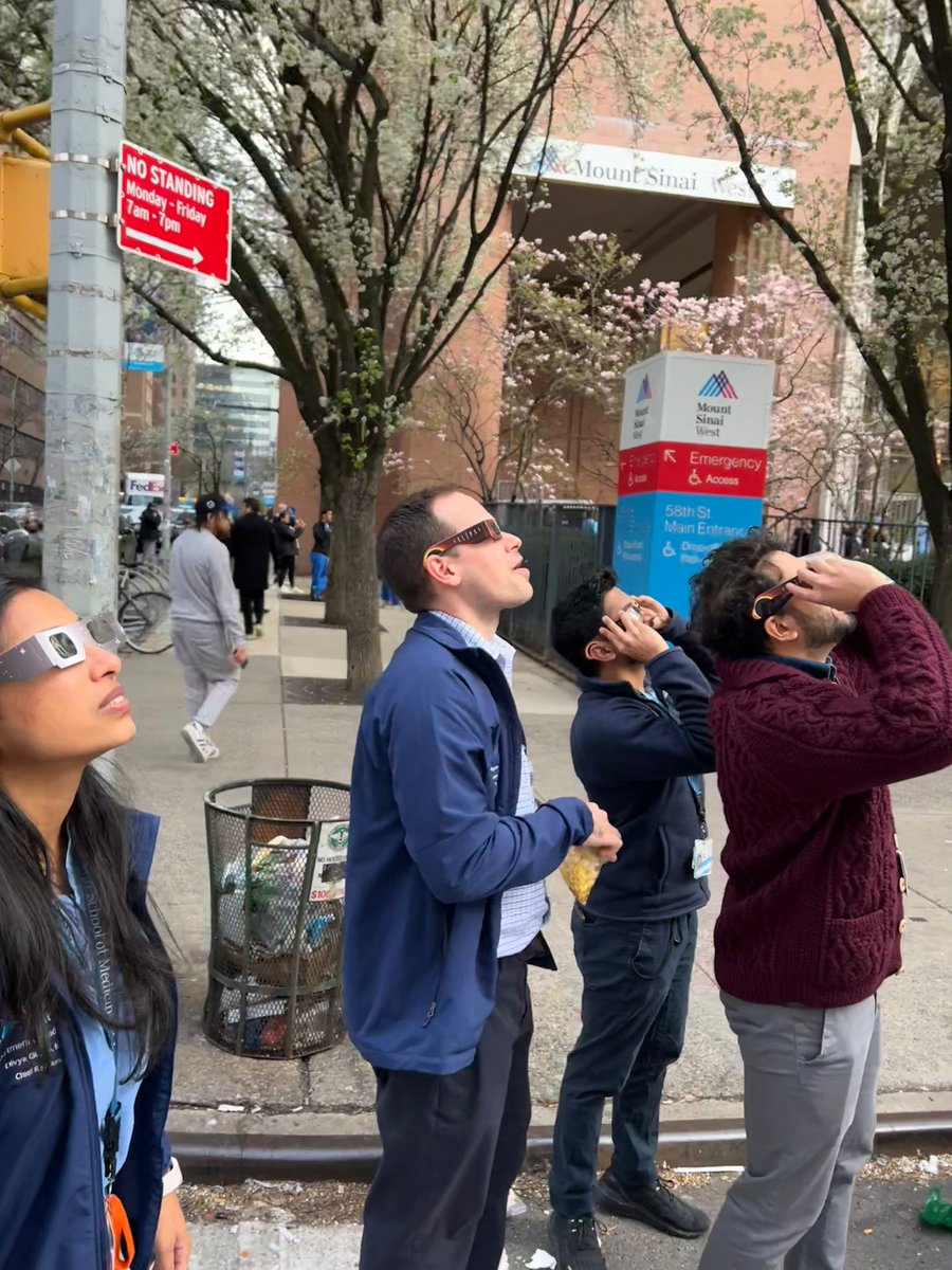 Field trip! Chief residents Divya and Marcus and R2s Kam and Abhi had a great time viewing the solar eclipse outside Mount Sinai West yesterday. 🌗 #radres #mountsinai #mountsinaiwest @mountsinaidmir