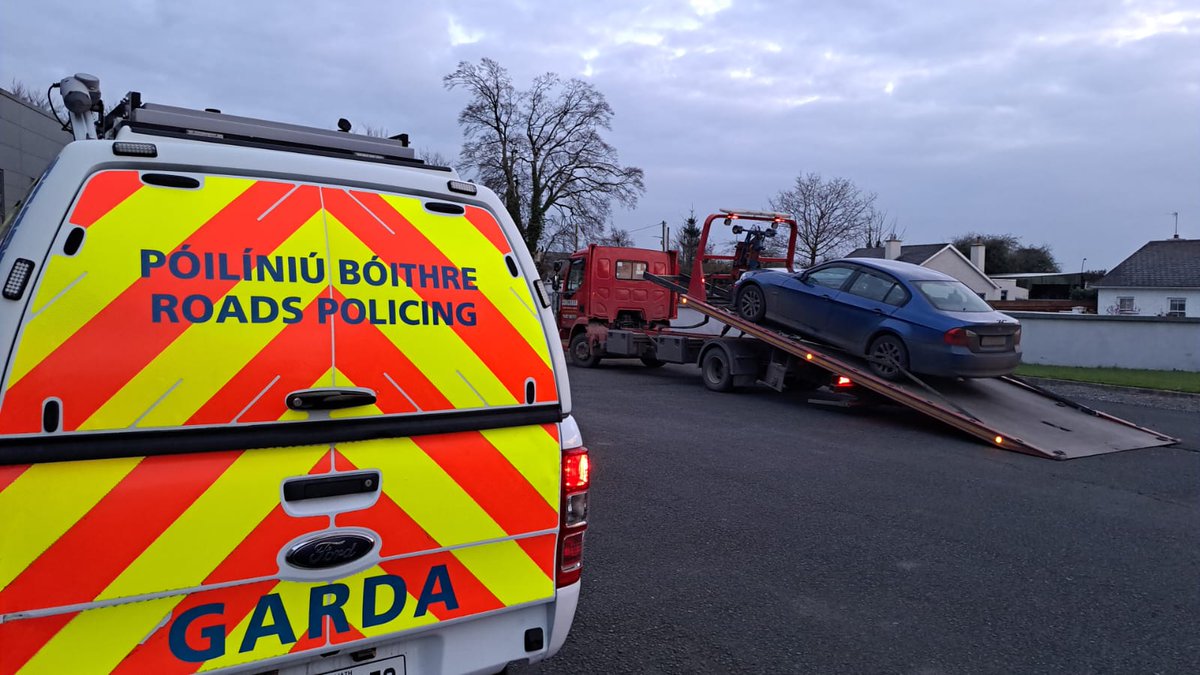 Gardaí were holding a checkpoint at Rathangan, Co. Kildare when they spotted the driver of this car try to avoid them by turning into the driveway of a residence that wasn't theirs. Turned out that the driver had never held a driving licence, and had no insurance. #SaferRoads