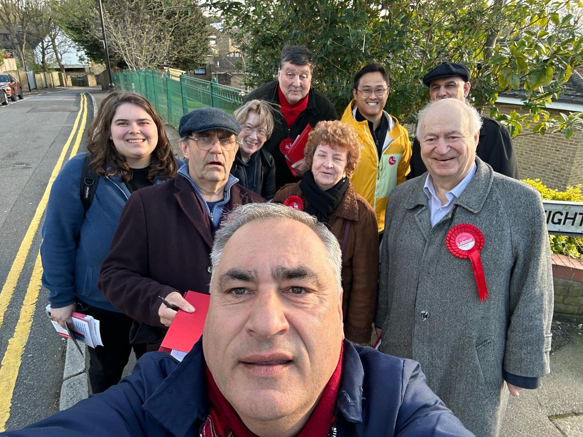 Great to talk to residents in Charlton ward with the Greenwich & Woolwich team this evening. The deadline to register to vote is 11:59pm Tuesday 16th April. Don’t lose your chance to vote Labour and @SadiqKhan on 2nd May by registering to vote here: gov.uk/register-to-vo…