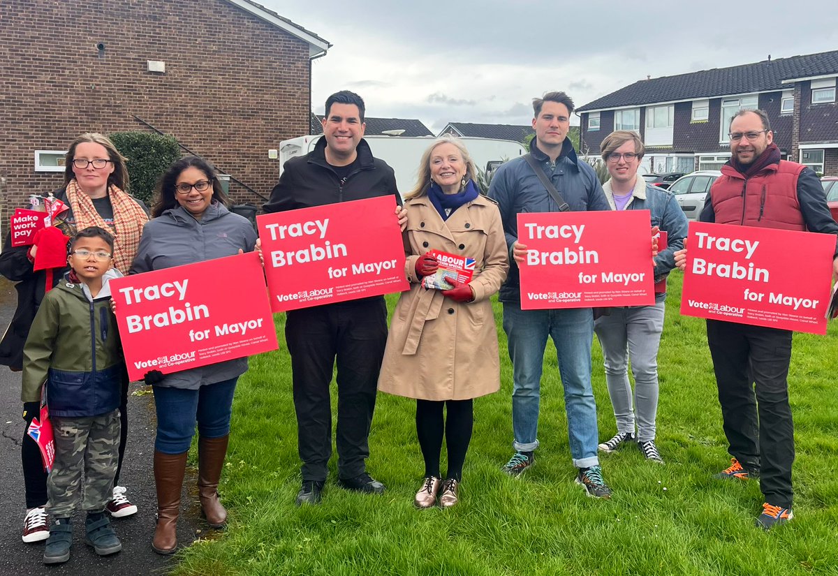 Out and about with @TracyBrabin in East Leeds today! Enjoyed chatting with residents in Crossgates & Whinmoor Ward about Tracy’s transport and housing policies and the importance of voting for Tracy in the Mayoral election and @J_GibsonLabour in the Council elections on 2nd May!