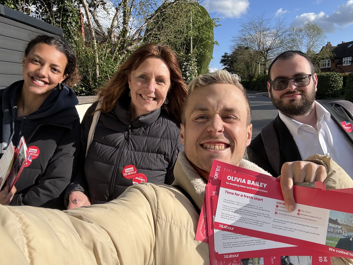 Great first campaigning session for my locals campaign in Tilehurst with Mid Berks PPC @livbailey - lots of interesting chats with residents around Tilehurst Triangle and Westwood Rd. Many voters fed up with the Tories 🌹 🙏 Thanks to all who came to join. #VoteLabour