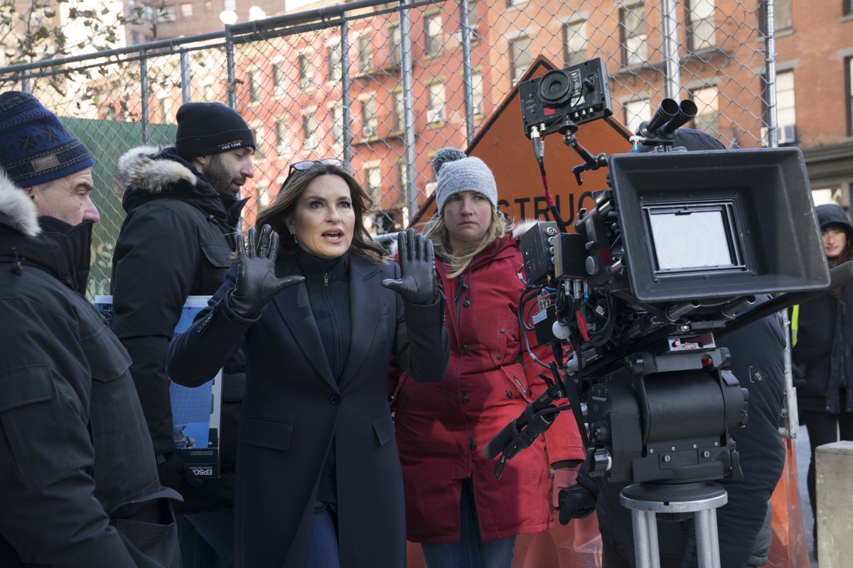 lawandordertv's tweet image. Did you know this isn't Mariska Hargitay's first time directing #SVU?? 👀 Don't miss this Captain star and direct an all-new #LawAndOrder Thursday on @nbc.