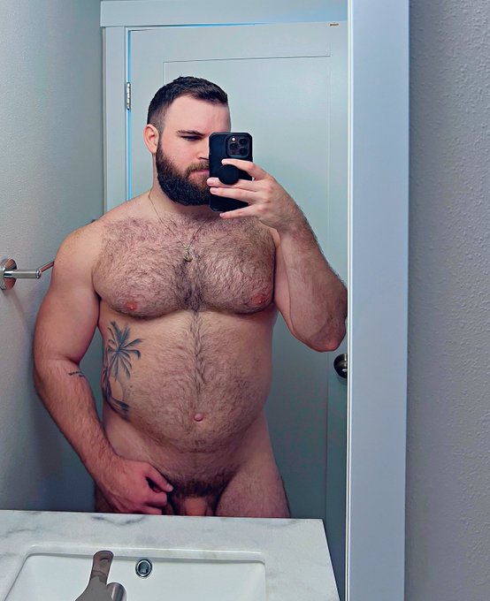New bathroom lighting 😮&zwj;💨😮&zwj;💨 https://t.co/gev7YGTVdZ