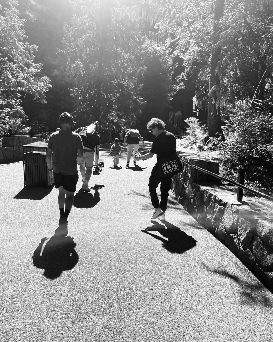 DAVISELEN's tweet photo. Behind the scenes at Davis Elen 🎥​
​
📸: Group Creative Director Benjamin Blascoe https://t.co/8Dn8K8whpA