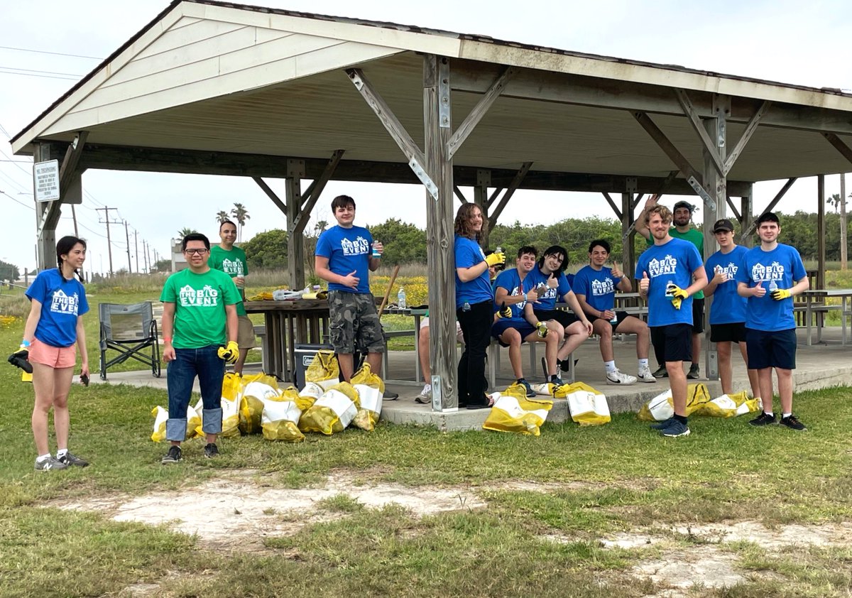 Giving back to make an Islander impact! 😃🤙 Islanders across the state of Texas are teaming up to give back & lend a hand in their communities. 

ISLANDER ALUMNI DAY OF SERVICE - SATURDAY, APRIL 13
💙 Learn more bit.ly/3xrnJm1

#IslanderForever #alumni #dayofservice