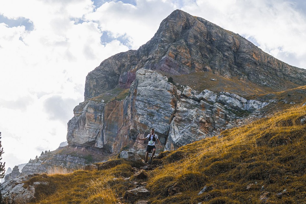 Muchos nos decís, que nuestra carrera marca un antes y un después en la vida. Nos encanta escuchar vuestra experiencia e historias vividas..😊 Compártelas con todos nosotros y sigamos creciendo como familia♥️🫂
🏃🏼‍♀️⛰️🏃🏼‍♂️
#canfranccanfranc #canfrancpirineos #canfrancalpinultras