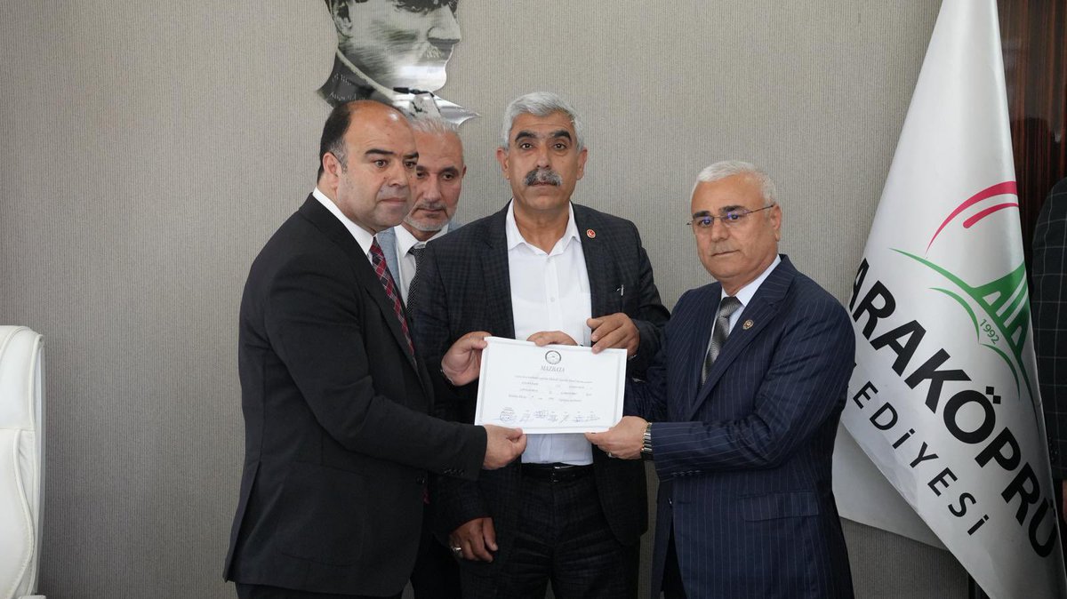 AbdullahErik1's tweet photo. Karaköprü Belediyesi Daimi Encümen üyeliğine seçilen Canım Babam Hasan ERİK ve Kıymetli abim Orhan KOLSUZOĞLU’na başarılar diliyorum. @nihatcftc  @hasanerikk @OrhanKolsuzoglu https://t.co/W44e6ghrN4