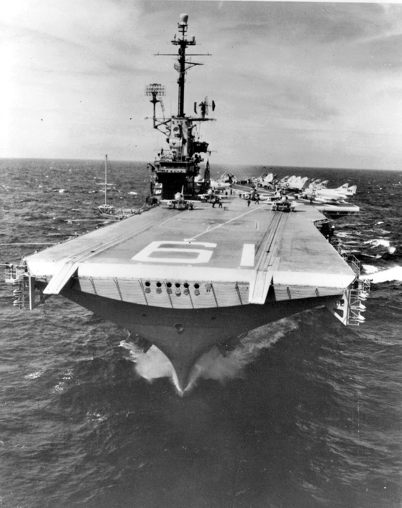 Aircraft carrier

#USSHancock CV19 (1944-1976)
Essex Class

📷 1960-61 #PacificOcean

@USNavy 🇺🇸