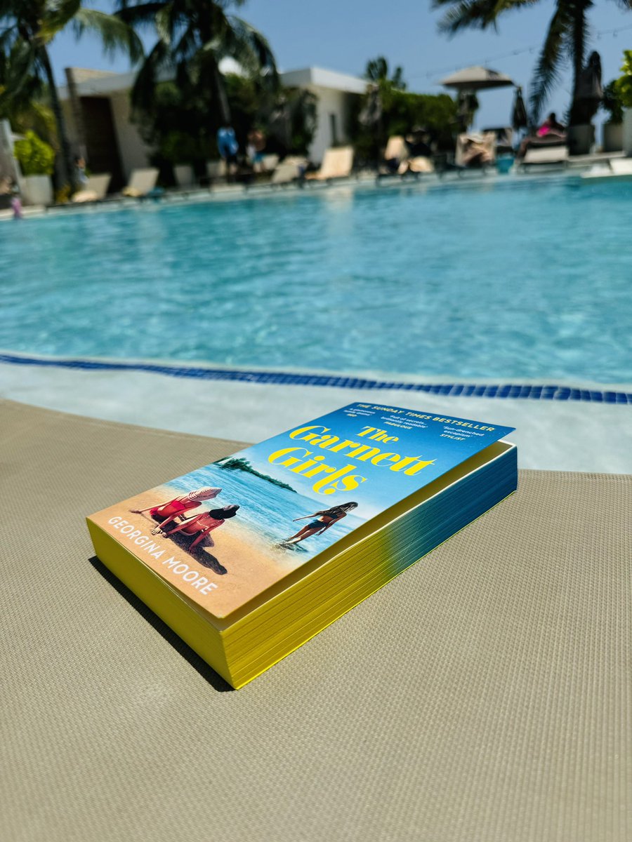 Only two days until the paperback of #TheGarnettGirls launches on 11th April from @HQstories. This pretty blue and yellow sprayed edges edition is available in indie bookshops. And I will be out & about doing lots of indie bookshop events to support it 💙💛