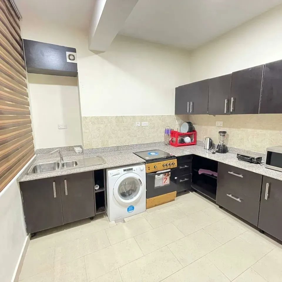 AVAILABLE FOR SHORTLET 2 bedroom apartment LOCATION: Muri Okunola, Oniru, Lagos Features: Room en-suite, fitted with air conditioners Spacious living room Dining area Fitted kitchen with modern appliances Ample parking space 24 hour power availability A thread