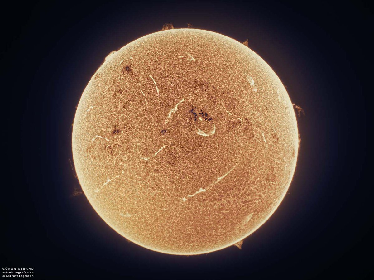 Today I had another session photographing the Sun through my solar #telescope. Really got my gear working perfectly today allowing me to bring out really small details on the #Sun. Lunt LS80THa/PT DS solar telescope PointGrey Grasshopper 3 camera ZWO AM5 Mount #Astrophotography