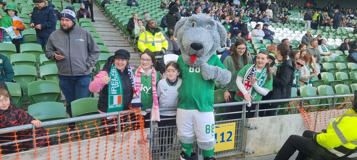 Atmosphere building here in the <a href="/AVIVAStadium/">AVIVA Stadium</a>  Come on the girls in green 🇮🇪🇮🇪☘️⚽️ <a href="/IrelandFootball/">Ireland Football ⚽️🇮🇪</a> <a href="/SkyIreland/">Sky Ireland</a> <a href="/KnocklyonU/">Knocklyon United</a>