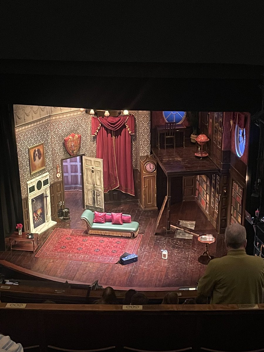 @playgoeswrong here for the first performance of the new cast and I’ve not seen it from the circle in year.
