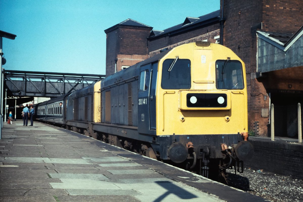 More dodgy old Ektachrome from the loft archive - 20041 & 141 waiting time at Nottingham on Saturday 14th August 1982 with 1E85, the 0922 Derby - Skegness. I can still hear them from here. #TwentiesOnTuesday