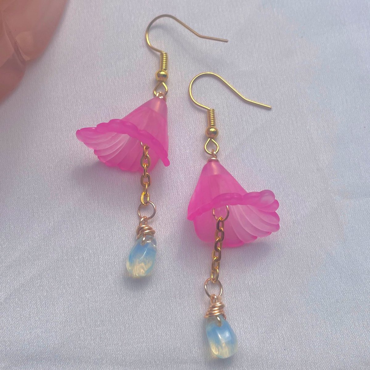 Venusjewellery_'s tweet photo. Handmade flower earrings for springtime 🌸🌷✨ https://t.co/l9UjRTZShi