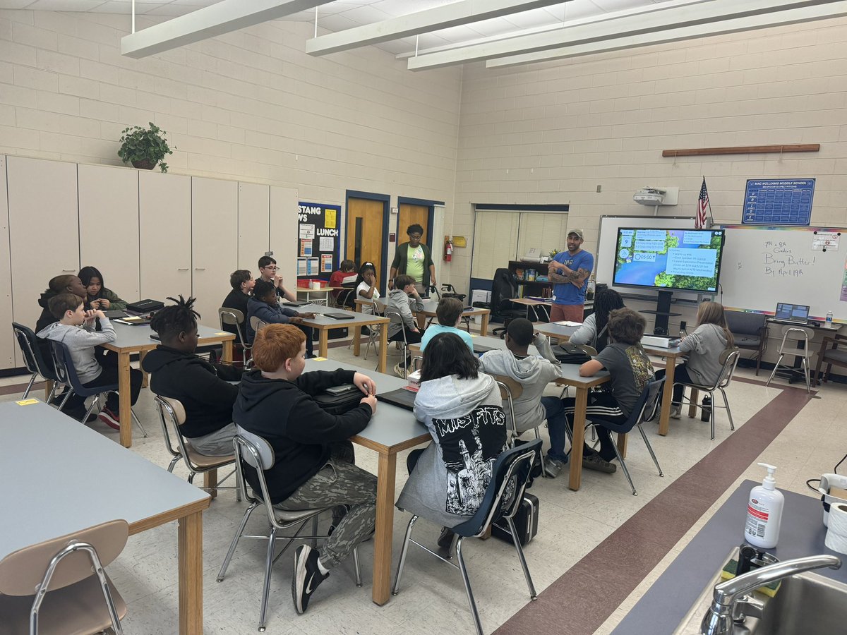 Ruben Garcia, CEO of Proven By Ruben Business Development, spoke with Exploring Careers @MWMustangs students about entrepreneurship and his career in real estate. 🏠💰🗓️#CareerExploration @cte_ccs @CumberlandCoSch