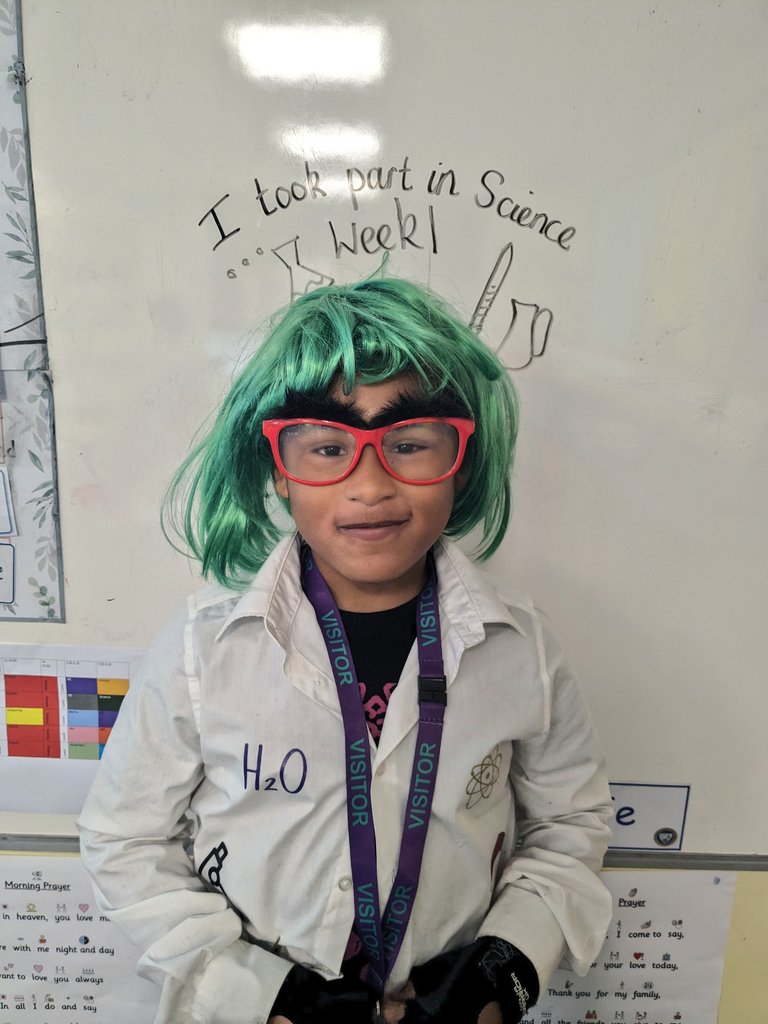 stwilfridrc's tweet photo. Mrs Gazey would like to know what happened to all of her children. Have they been swapped for Scientists? π₯Ό #sublimescience #britishscienceweek https://t.co/CWjRNcPY4R