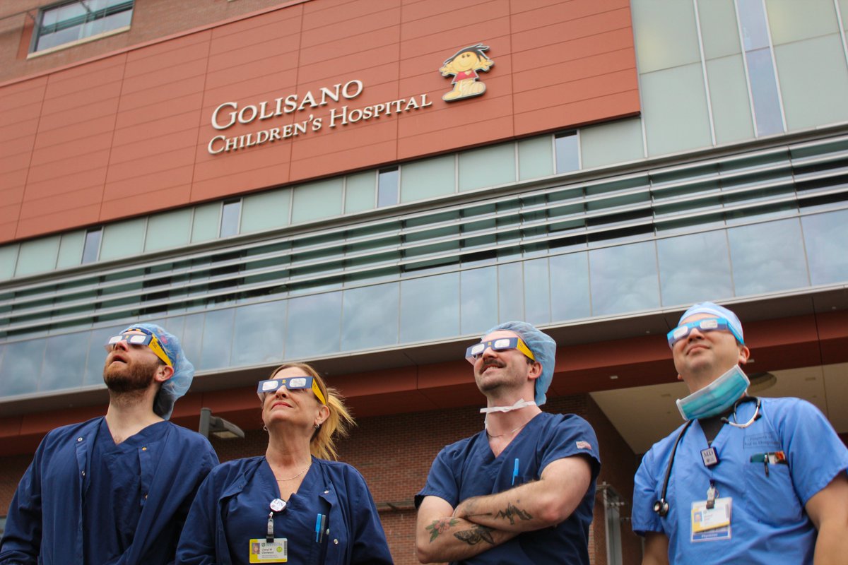 Some photos of our teams having a good time during the #TotalSolarEclipse2024. 📸 #ROC