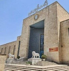 🔴برداشتن مجسمه‌های شیر از جلوی یکی از شعبه‌های بانک ملی-اصفهان 

اینها از مجسمه شیر هم می‌ترسند. اینها از همه چیز دوران پهلوی و نشان شیر و خورشید وحشت دارند.
هنوز شك داريد تنها راه شكست رژيم چه شخصى و از چه دودمانى است؟
#پهلوي_امید_ملت 
#يك_ملت_يك_پرچم