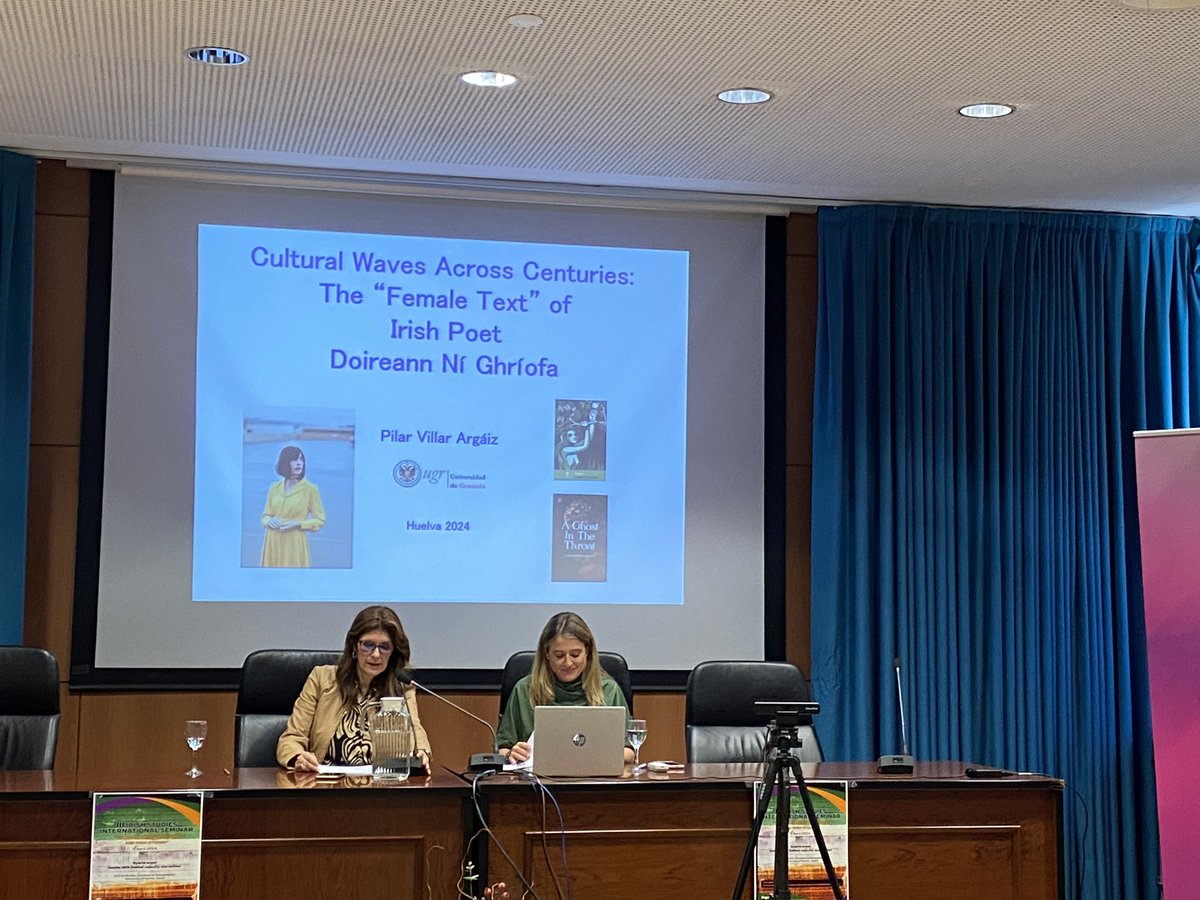 Today at the III International Seminar 'Cultural Waves in Ireland and Irish Studies', held at the University of Huelva! Fascinating talks by @marysunshineml and @PilarVArgaiz 🇨🇮 @aedei_es