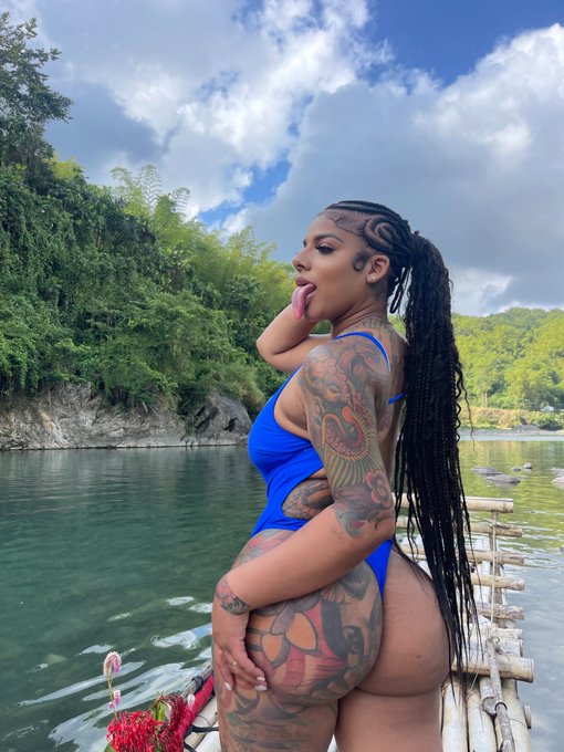 🍑🍑🍑 https://t.co/cmSIXVJSzl