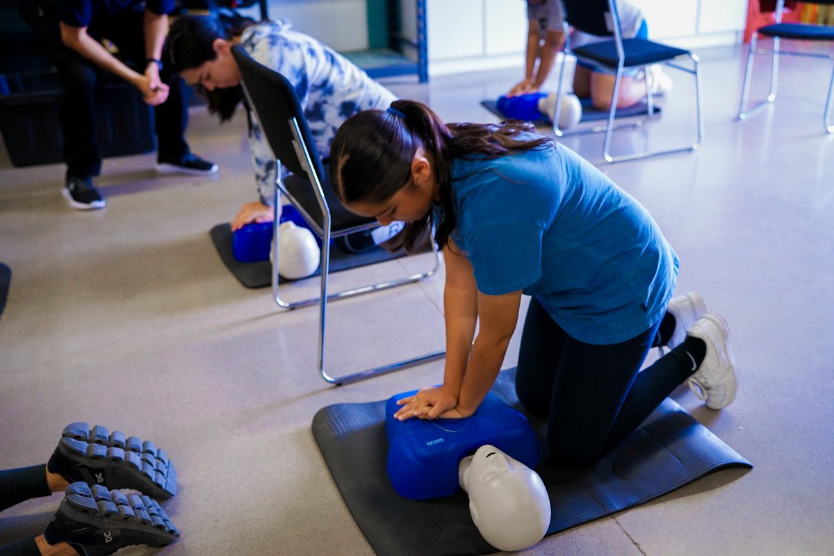 Save the date for our next First Six Lifesaver Training! 🚨 Learn basic lifesaving skills including hands-only CPR, AED, fentanyl & Narcan safety, and more. 📅 April 20 | 10am-noon 📍 Henderson Fire Training Center Ages 12+ can sign up for FREE at: bit.ly/HFDFirstSix