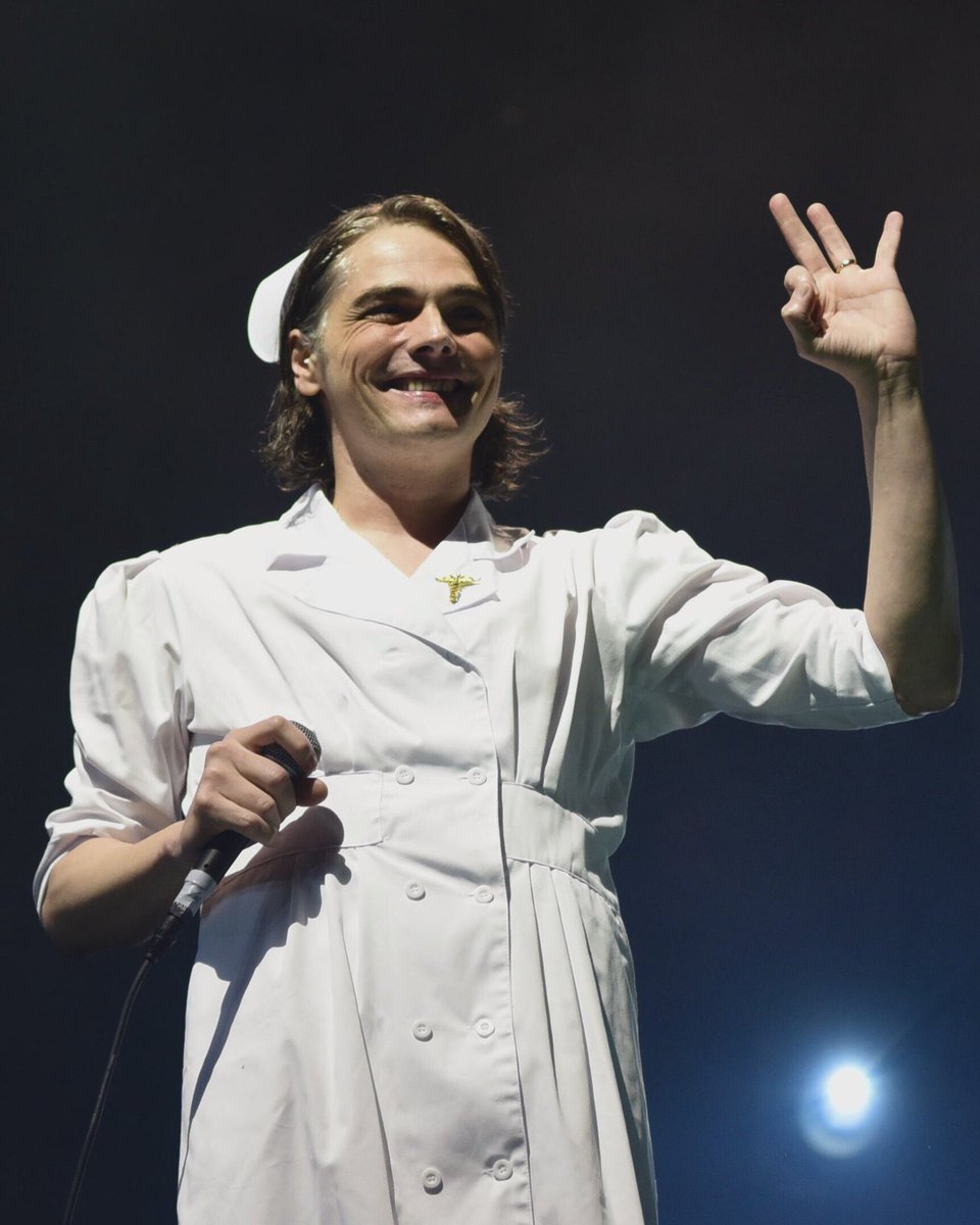 UnaBeetlebum's tweet photo. feliz cumpleaños a la mejor persona que nos puedo criar en los early 2000

te amo, Gerard Way https://t.co/ScRykrvBdX