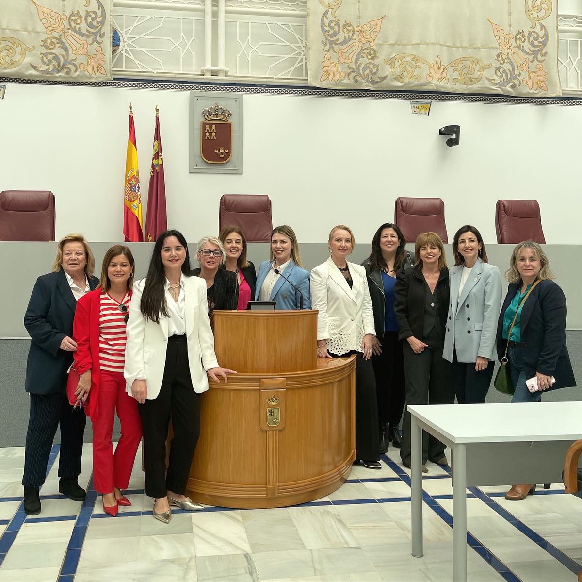 OmepMurcia's tweet photo. ➡️ Esta mañana nuestra junta directiva y un grupo de asociadas, hemos visitado la Asamblea Regional y nos hemos reunido con las diputadas María del Carmen Pelegrín García y Luz Marina Lorenzo Gea para transmitirle nuestra labor como Organización Empresarial, https://t.co/RDeX8wjUwV