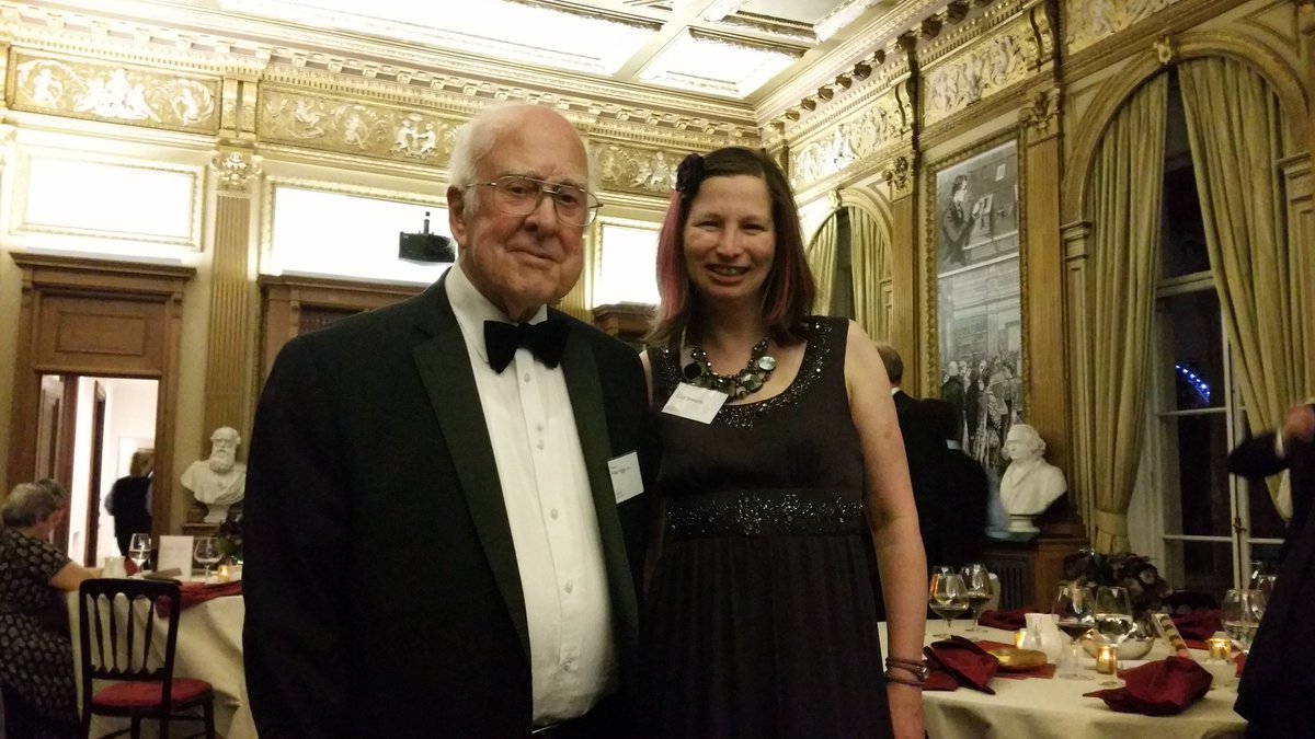 I was honoured to meet the great man once (photographic evidence below)-sad to hear that one of our most famous alumni @KingsNMES has died-he had a good innings-hopefully someone else's tweet will explain about the #boson...