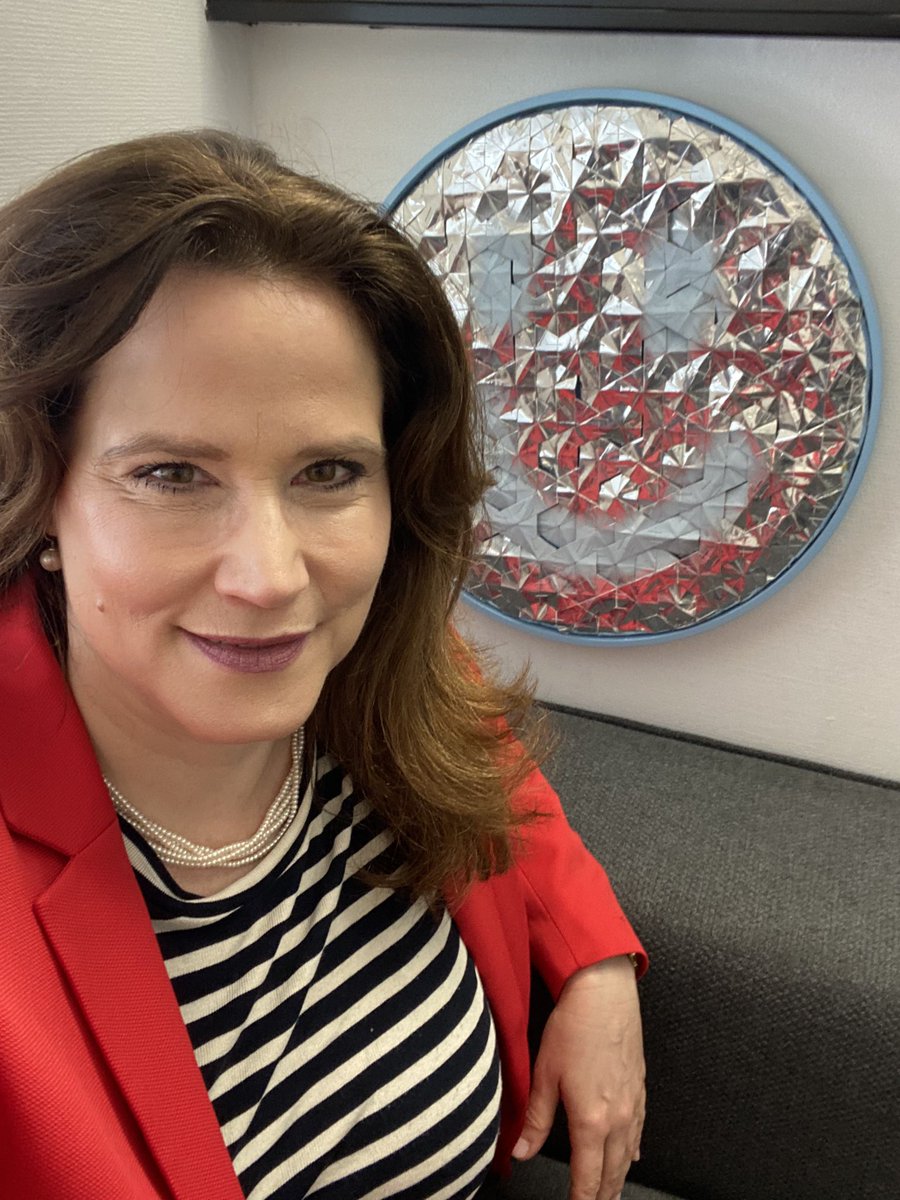 Ausflug in die wunderbare behncke gallery &amp; in die spannende Ausstellung „A calculus of the nervous system“ abtauchen. 
Künstlerin #AmélieEsterházy schafft aus Champagner-Etiketten diese spannenden #Kunstwerke, die einem mathematischen #Algorithmus unterliegen. Sehenswert!