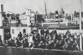 He had issued orders to march to Elsinore, but both due to some officers questioning his orders and other delays, only half of the 11th Battalion made it to the ships and was transported to Helsingborg 
(Photo from Elsinore 9 April 1940) 2/5