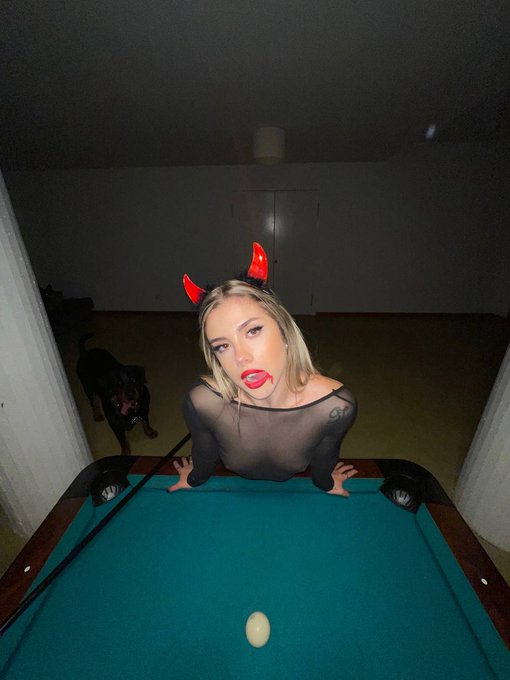 qui&eacute;n me echa uno encima de la mesa de billar?? jejeje https://t.co/4fyRzwcasw