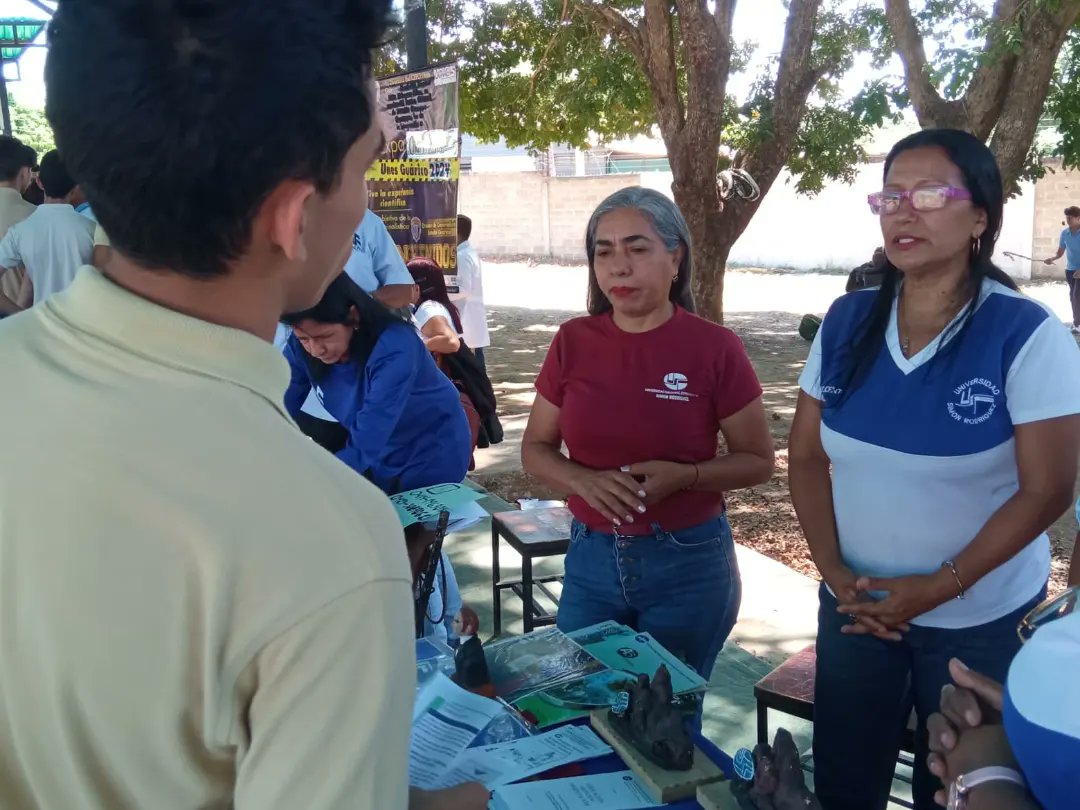 Siguiendo instrucciones de la Dra. <a href="/alejareyesunesr/">alejandrinareyesunesr</a> , Rectora de la Unesr , bajo la coordinación de la Dra. Dahil Bandez, Directora del <a href="/unesrsj/">COMANDO DE CAMPAÑA UNESRSJ AN</a> ,se realizó hoy
#09abril se realizó  la Feria Oportunidades de Estudios Reto a la "U"  desde la Unidad Educativa León Topel Wortman