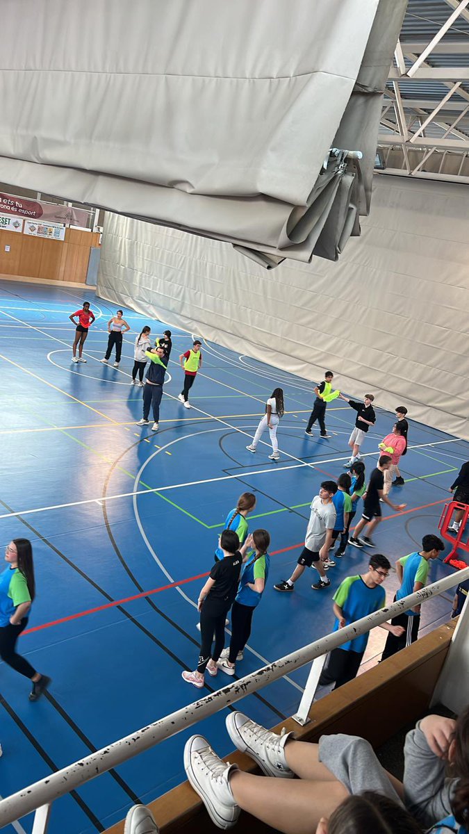 Vàrem fer un nou partit de Colpbol, en aquest cas contra FEDAC Sant Narcís! En vàrem gaudir molt!

Més enllà del bon nivell mostrat, volem destacar l’esportivitat, la companyonia i el bon ambient que ha acompanyat els estudiants d’S4.

@escolesfedac @fedacsantnarcis #EsportISalut