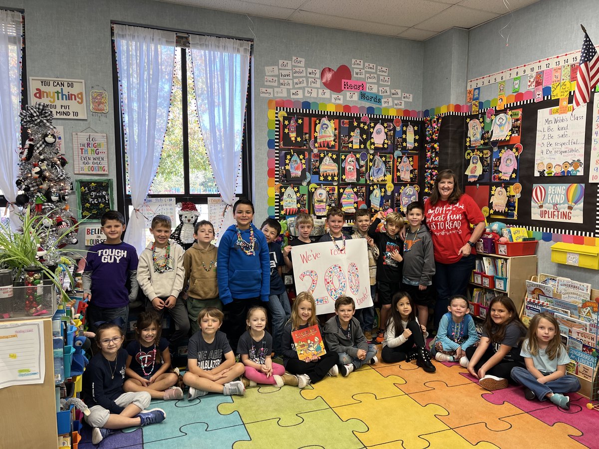 Congrats to Mrs. Webb for winning our BBES Teacher of the Year! She gives 100% in all she does, is an inspiration to all her first graders, & goes above and beyond to support the BBES Community! #growinggreatness #togetherwethrive #todayincomal @Comalisd @CISDNews @DrChapmanCISD