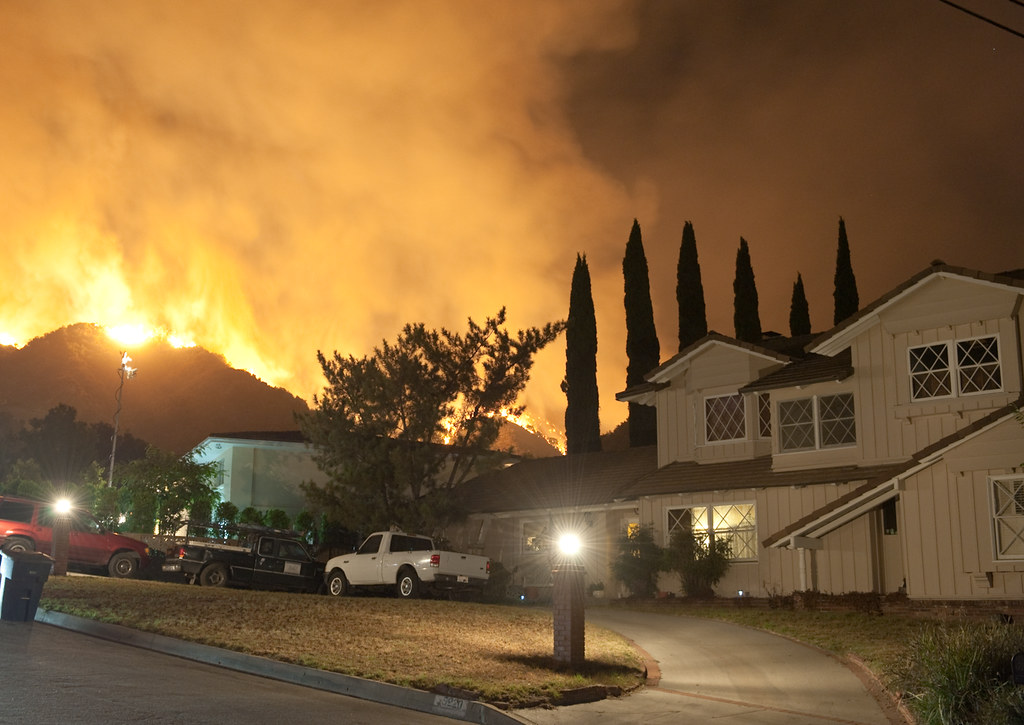 Check out LCI affiliated scholar @LizKozlov’s new paper laying out a research agenda to critically evaluate the intentional relocation of built infrastructure away from wildfire as an adaptive response. @UCLA #UCLALuskin iopscience.iop.org/article/10.108…