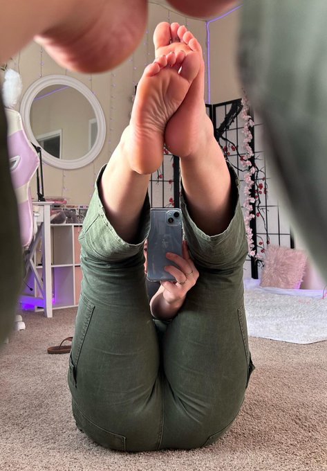 Left pose or right? https://t.co/UQe6qECevZ
