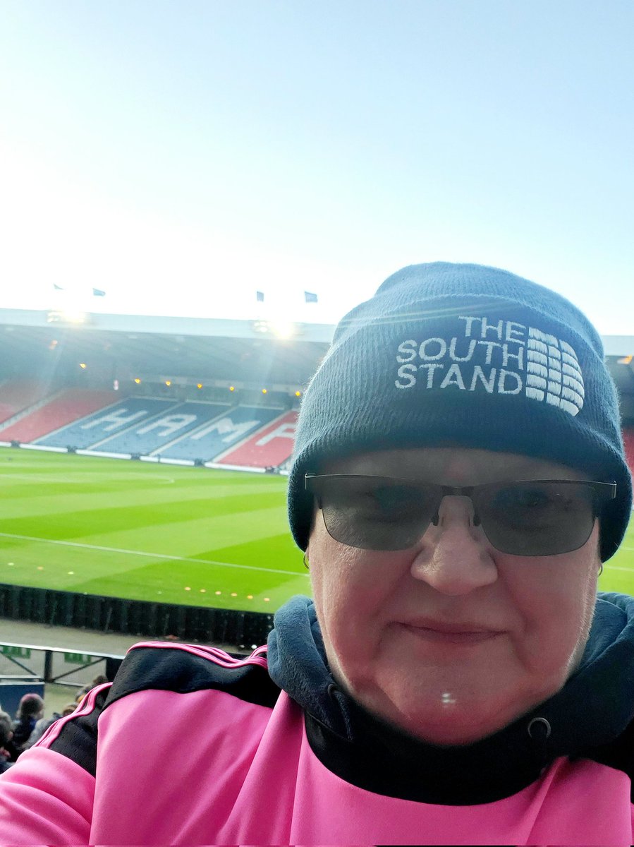 My @thegingerwig hat in the South Stand at @HampdenPark - supporting @ScotlandNT in the #WEURO2025 qualifier (while following #RMAMCI
on the wireless of course #OldSchool)
#SWNT | #SCOSVK