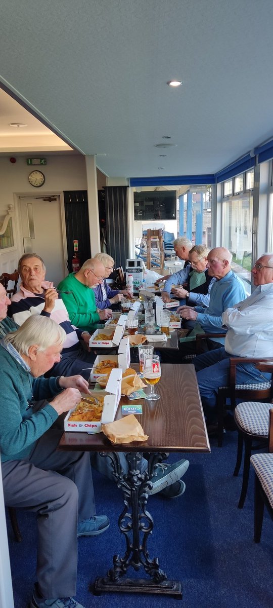 PenylanClub's tweet photo. The Penylan Alliance Short Mat Bowlers enjoying an end of season fish and chips supper in the bar.🐟🍟 https://t.co/zbJS8Aid6F