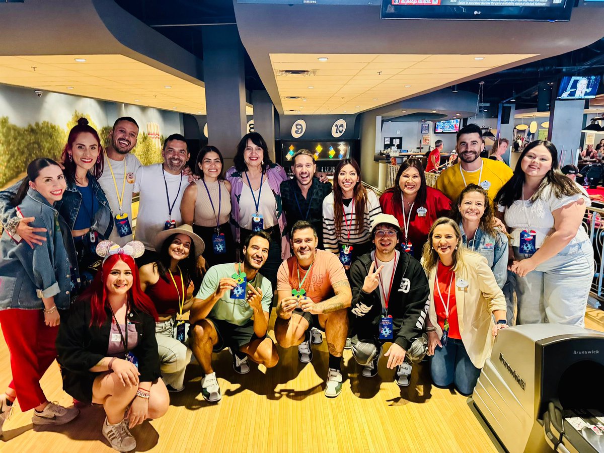 Floxie10's tweet photo. Felices de ser parte del #TeamArgentina 🇦🇷 en el primer Walt Disney Word LATIN American Challenge junto a Rodri @TanViajeros !
Los invitamos a formar parte de nuestro equipo en nuestro IG 🫡@floxie10 @tanviajeros. 
Pueden seguir todos los desafíos a través de @RadioDisneyMX 🧞‍♂️IG https://t.co/DykMeNI0OA