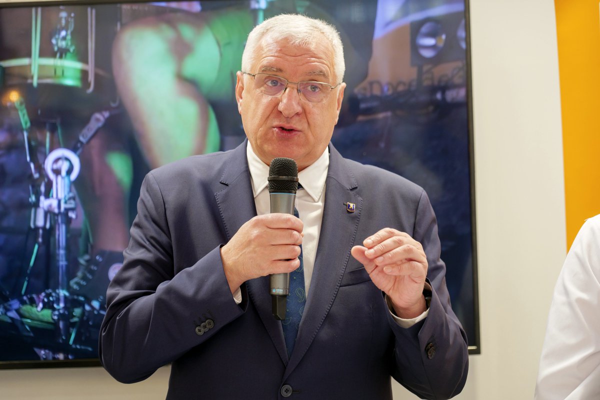 Hoxe presentamos #AFestaMaisDocedeGalicia no Fórum gastronómico! 
E con demostración e degustación 😋
Vémonos en #Melide!
#Melindre2024
<a href="/Concello_Melide/">Concello de Melide</a> <a href="/TurismoMelide/">Turismo Melide</a> 
Grazas <a href="/Depucoruna/">Deputación da Coruña</a>!