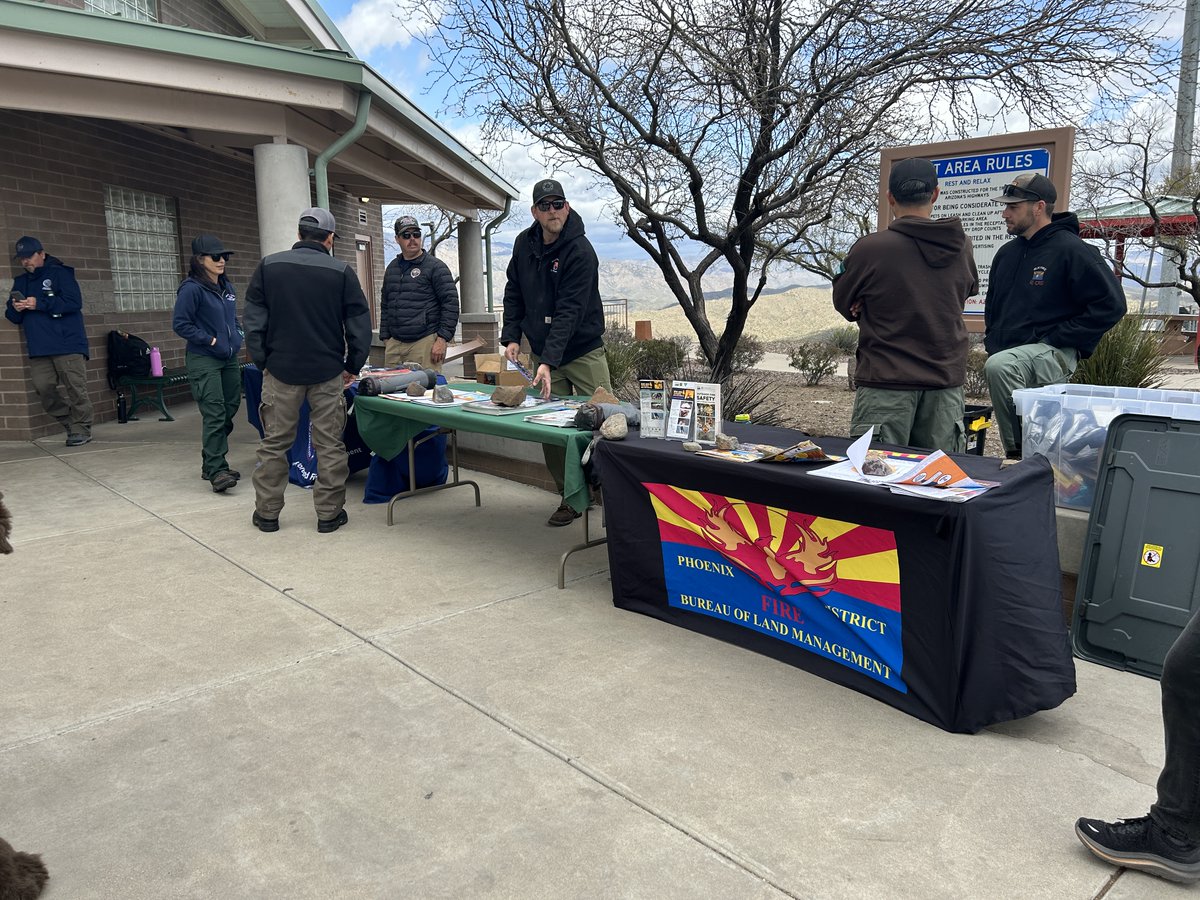To help spread the word about ways we can help prevent wildfires, @azstateforestry, @BLMAZFire, @forestservice, @Arizona_DPS, and ADOT held a wildland fire prevention day at the Sunset Point Rest Area to talk to drivers passing through the area. MORE: azdot.gov/adot-blog/adot…