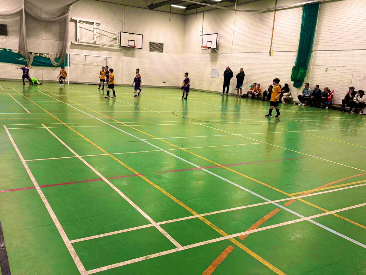 U8: Over 50 people descended on to Clywedog Sports Hall tonight to witness an amazing #Futsal match between our U8’s & Brymbo FC U8’s. What a game! Well done to all involved 👊💜 #Wrexham #Brymbo #Community Our Club Proudly supports @WelshBlood