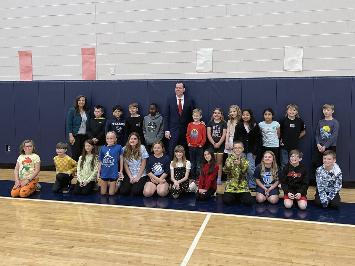 This morning, I spoke with 4th and 5th grade students at @GCBurkhead in Hardin County about my heroes, including those who who carry a badge, teach a class, and wear nurse scrubs. Our Commonwealth needs talented young people, and these students have a bright future ahead!