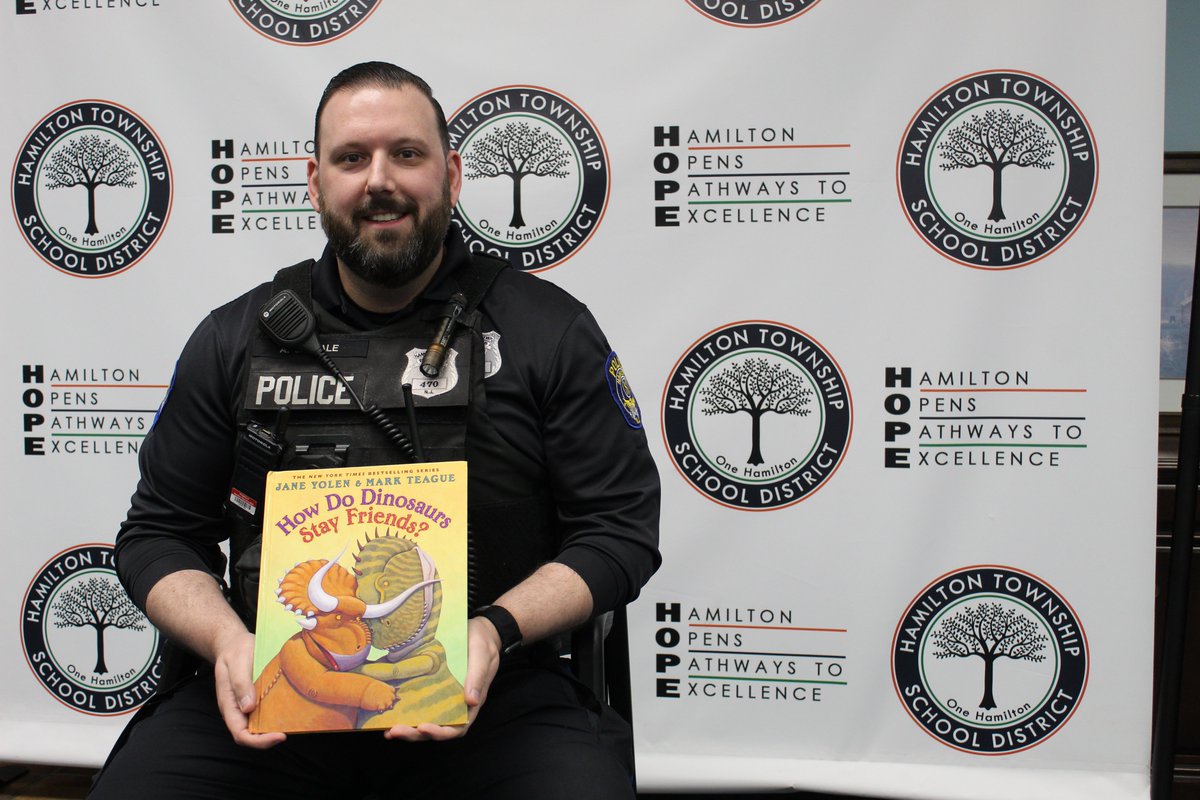 📣 TODAY in Hamilton! Autism Acceptance Read Aloud Day at HTSD! 📚 @HTSD_West (SRO), Officer Anthony Carvale read 'How Do Dinosaurs Stay Friends?'📘 Tune in LIVE today ➡️ youtube.com/live/WySZVxfvF… #HTSD #HTSDpride @ScottRRocco @HTSDSecondary @Hamilton_Police @LauraGeltch