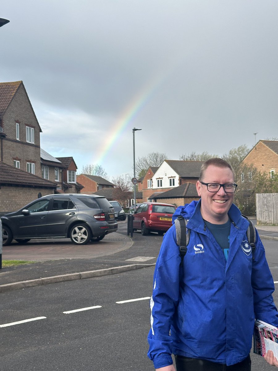 Great to be out in Anchorage Park tonight with councillors @LewisGos92 & @BenSwann16 campaigning to get @PompeyToryParty message out today. 🌈 and blue skies. 👌🏻