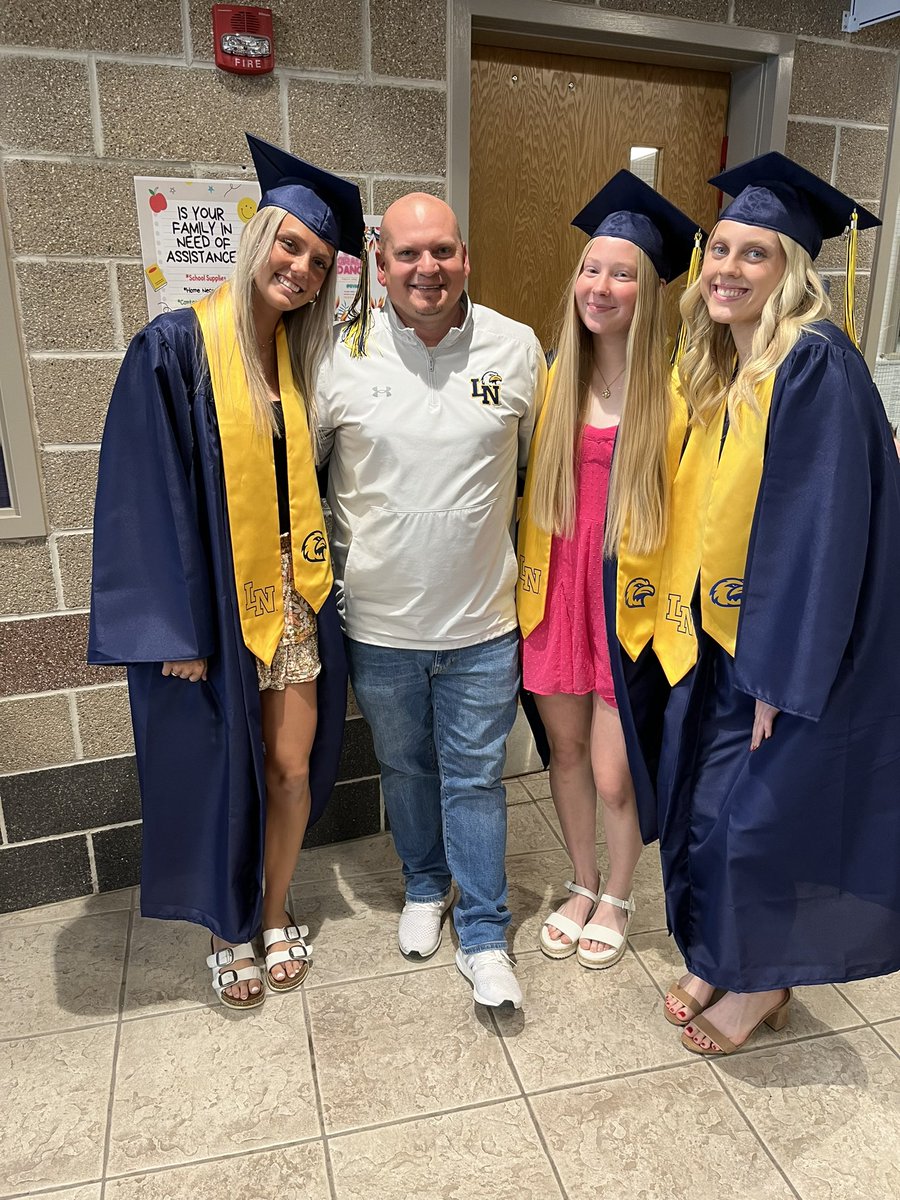 Such a special tradition - Liberty North graduates that went to SVMS came back to walk the hallways and see their teachers! @SVMSEagles @LIBERTYSCHOOLS #sharethegoodlps @LNEagleNews