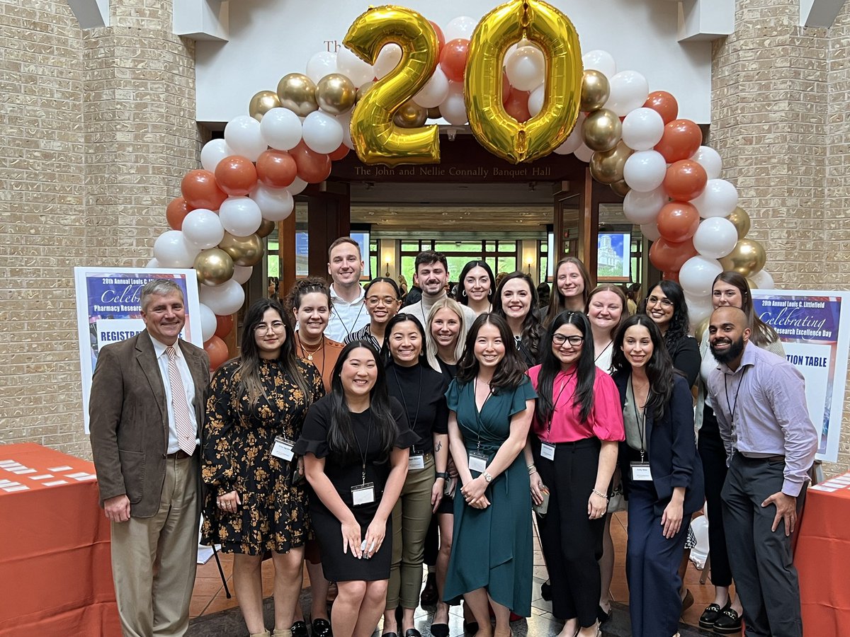 Great turnout! Pics of students, residents, postdocs, & faculty from @UTexasPharmacy Pharmacotherapy & Translational Sciences Division (PTSCI) & @UnivHealthSA at today’s 20th UT Austin College of Pharmacy Research Day! @IIMSCTSA @UTHealthSA_GSBS @TheLongSOM @UTHealthSA @UTAustin