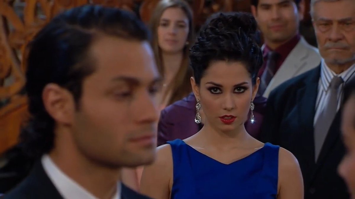 sarahnuda's tweet image. Rodrigo não aceita se casar com a Lúcia, e a deixa passar a maior humilhação na frente de toda a família e amigos. Que sacanagem deixar pra dizer não só na igreja! 
#ACorDaPaixão #ElColorDeLaPasión