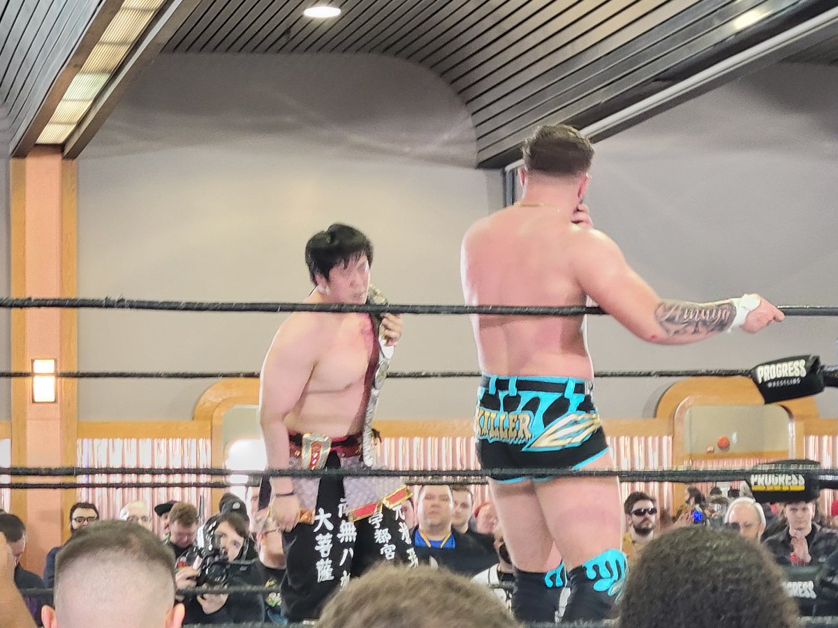 First of two shows of the night was @ThisIs_Progress. I've watched Progress for years great to finally see so many of their stars @RKJ450 & @noah_yoichi had a TREMENDOUS match for the Atlas championship